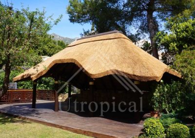zona jardin techo de junco tropical Malaga Mijas Marbella