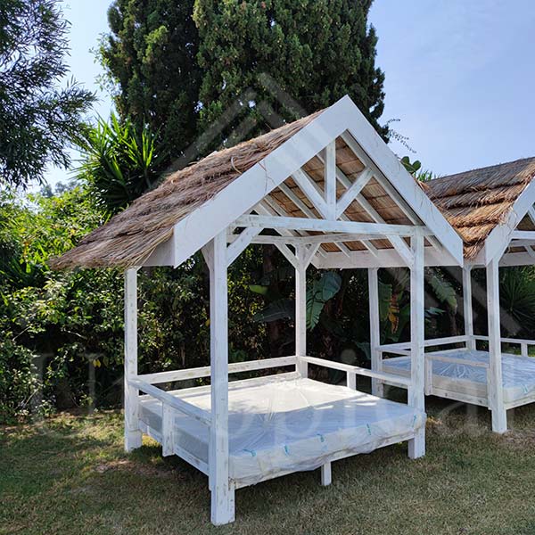 BALINESE-BED-OFFER-UTROPICAL