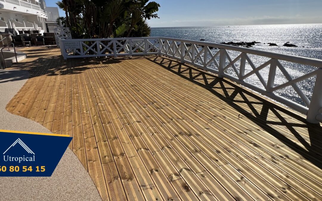 Terraza de Madera con Vistas al Mar: Diseño y Confort en Zonas Costeras